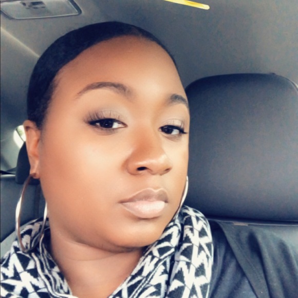 Meet your Posher, April - Picture 1 of 1